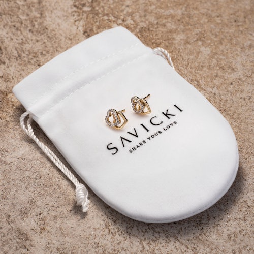 Kolczyki serduszka Savicki: złote, cyrkonie